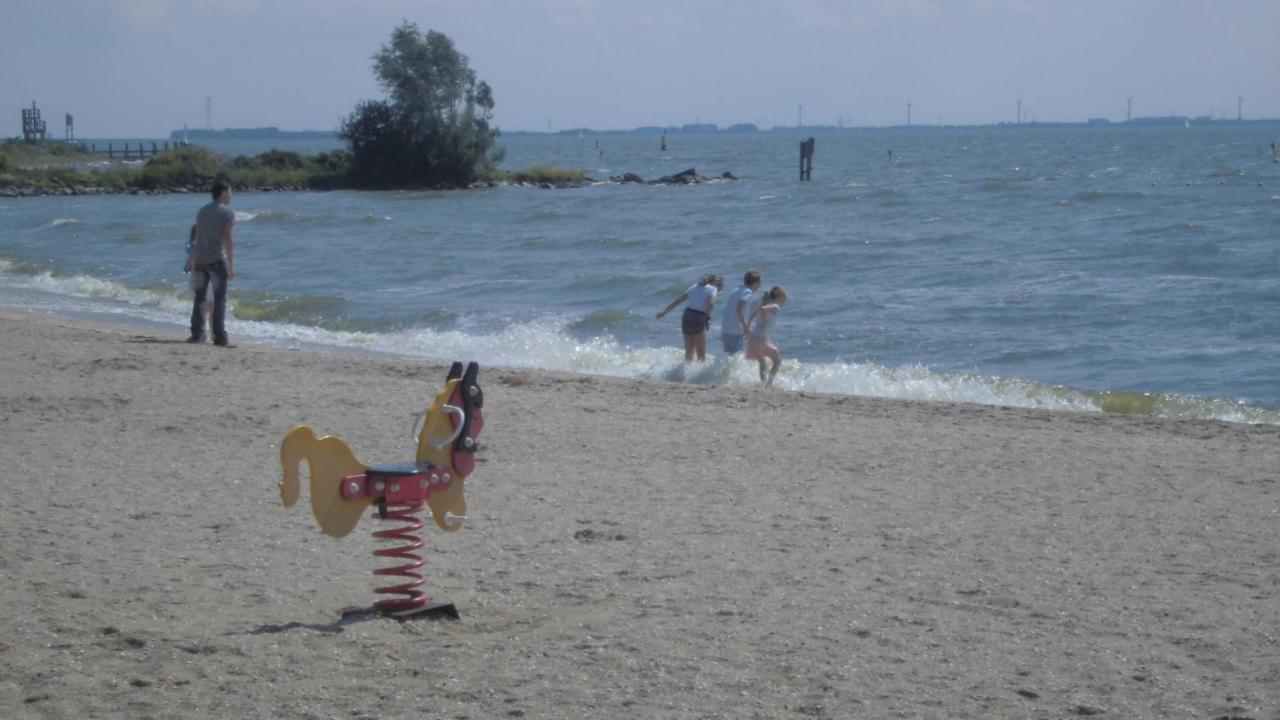 Vakantiepark t Urkerbos - Blokhutje Buitenkant foto