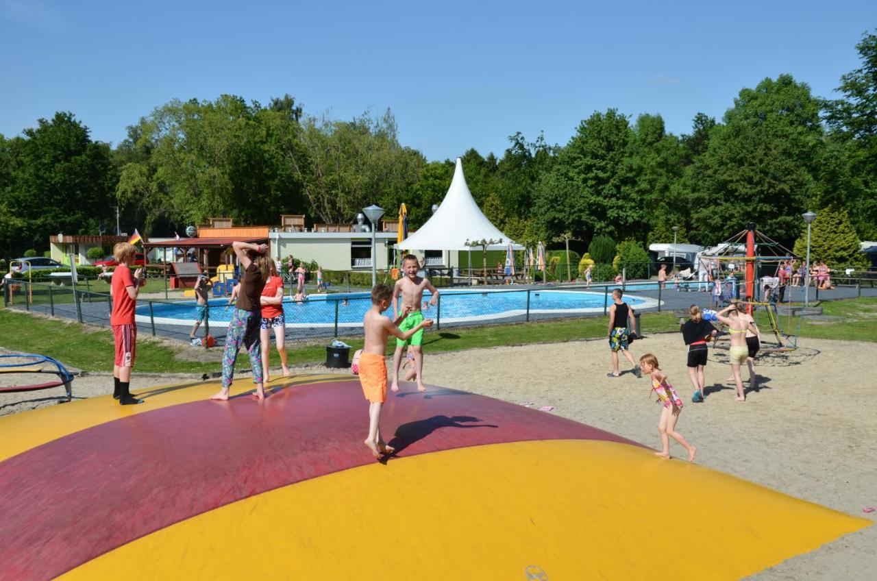 Vakantiepark t Urkerbos - Blokhutje Buitenkant foto
